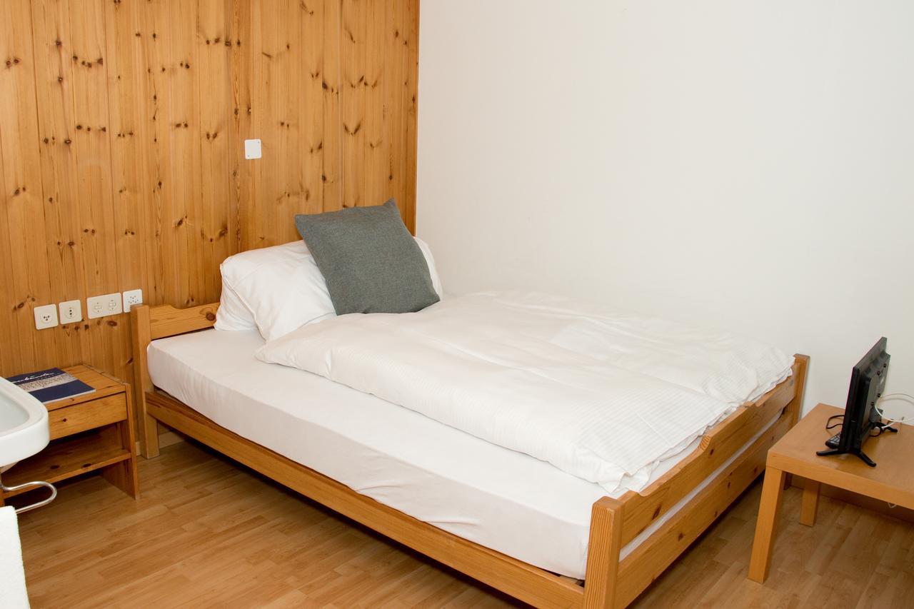 ארוזה Chamanna Bed & Breakfast מראה חיצוני תמונה