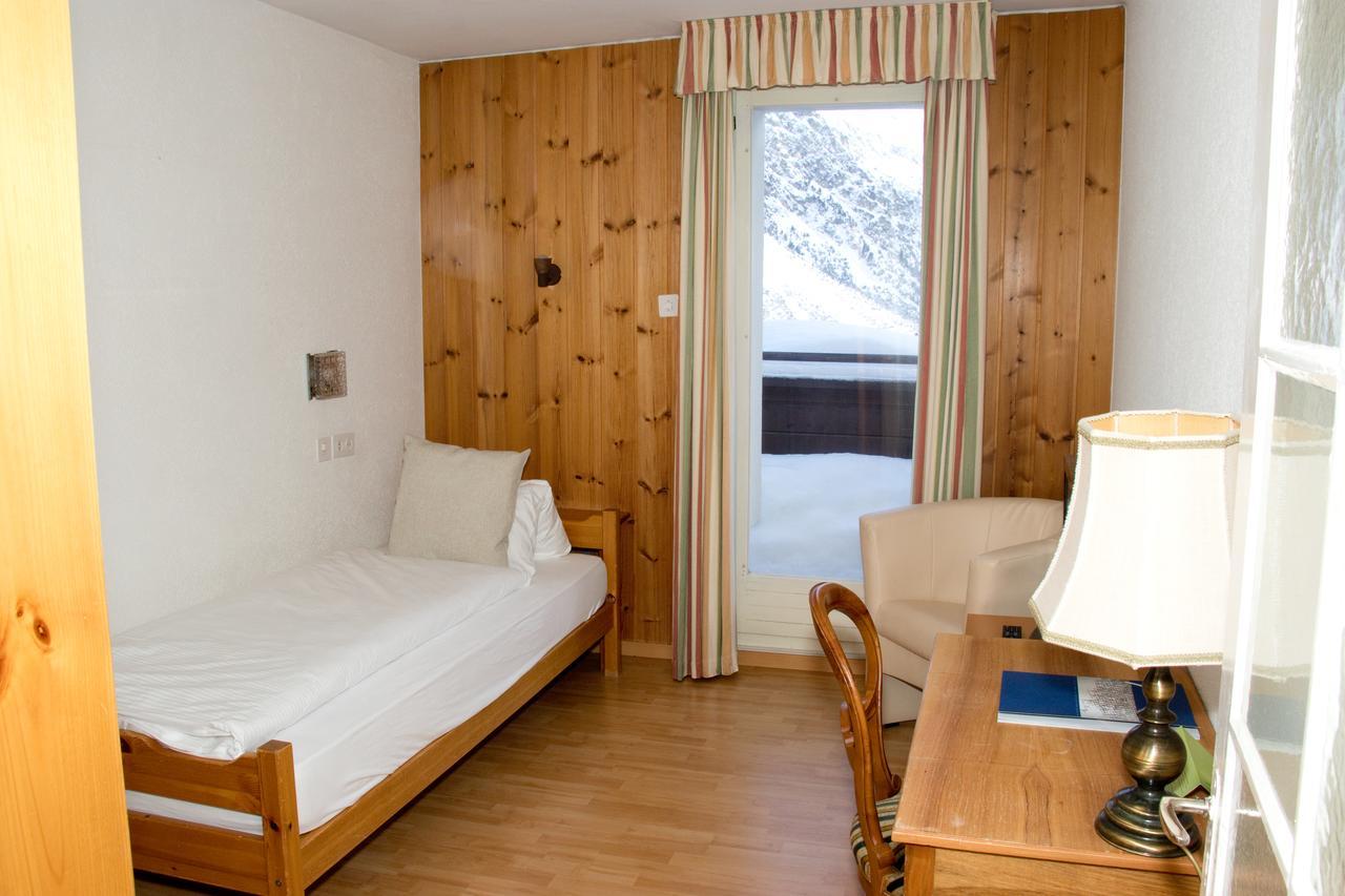 ארוזה Chamanna Bed & Breakfast מראה חיצוני תמונה